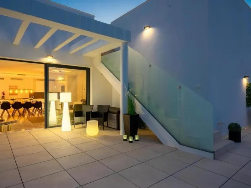 We present an extraordinary investment opportunity in the heart of the Costa del Sol - a luxury penthouse with proven success in vacation rentals.