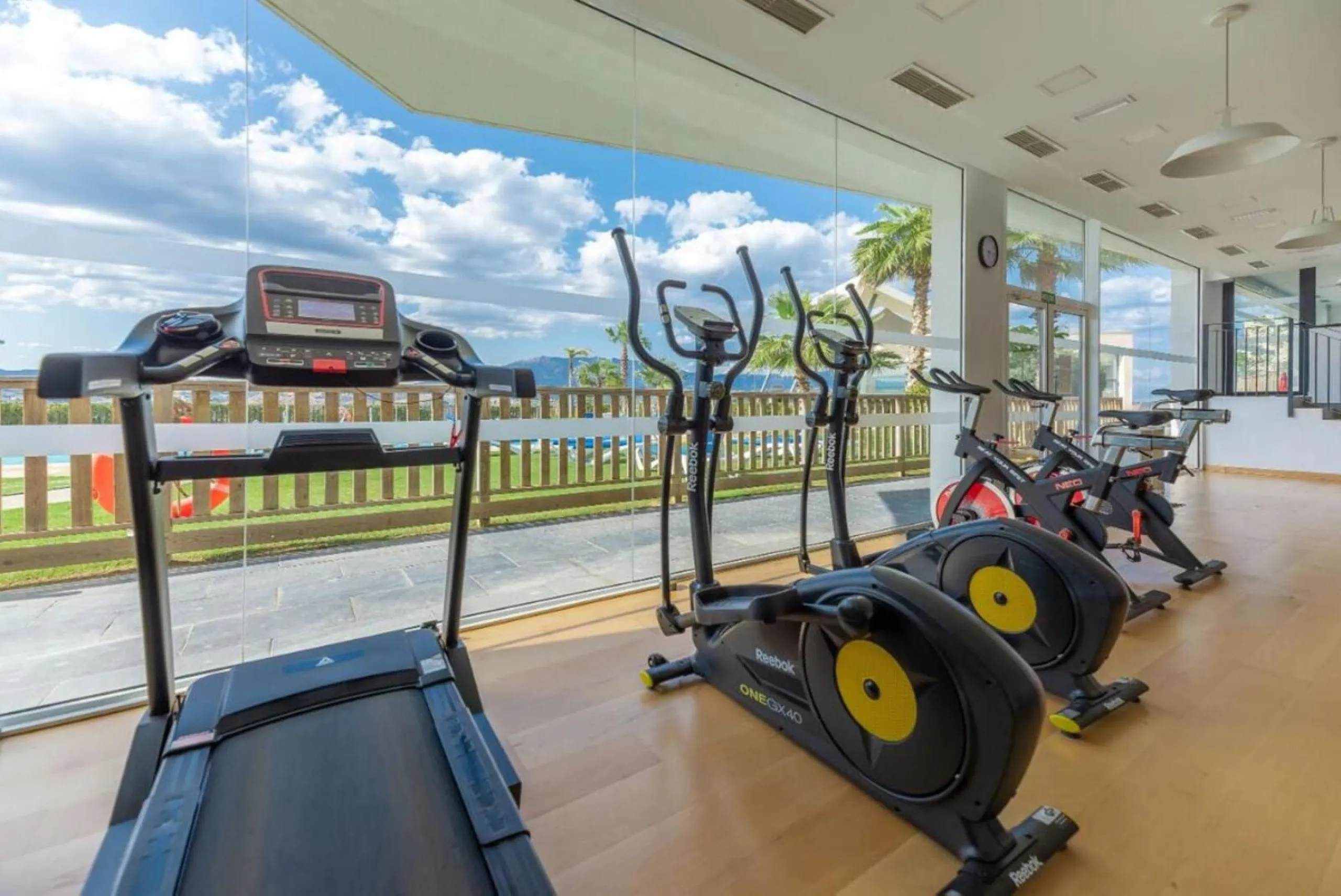 We present an extraordinary investment opportunity in the heart of the Costa del Sol - a luxury penthouse with proven success in vacation rentals.