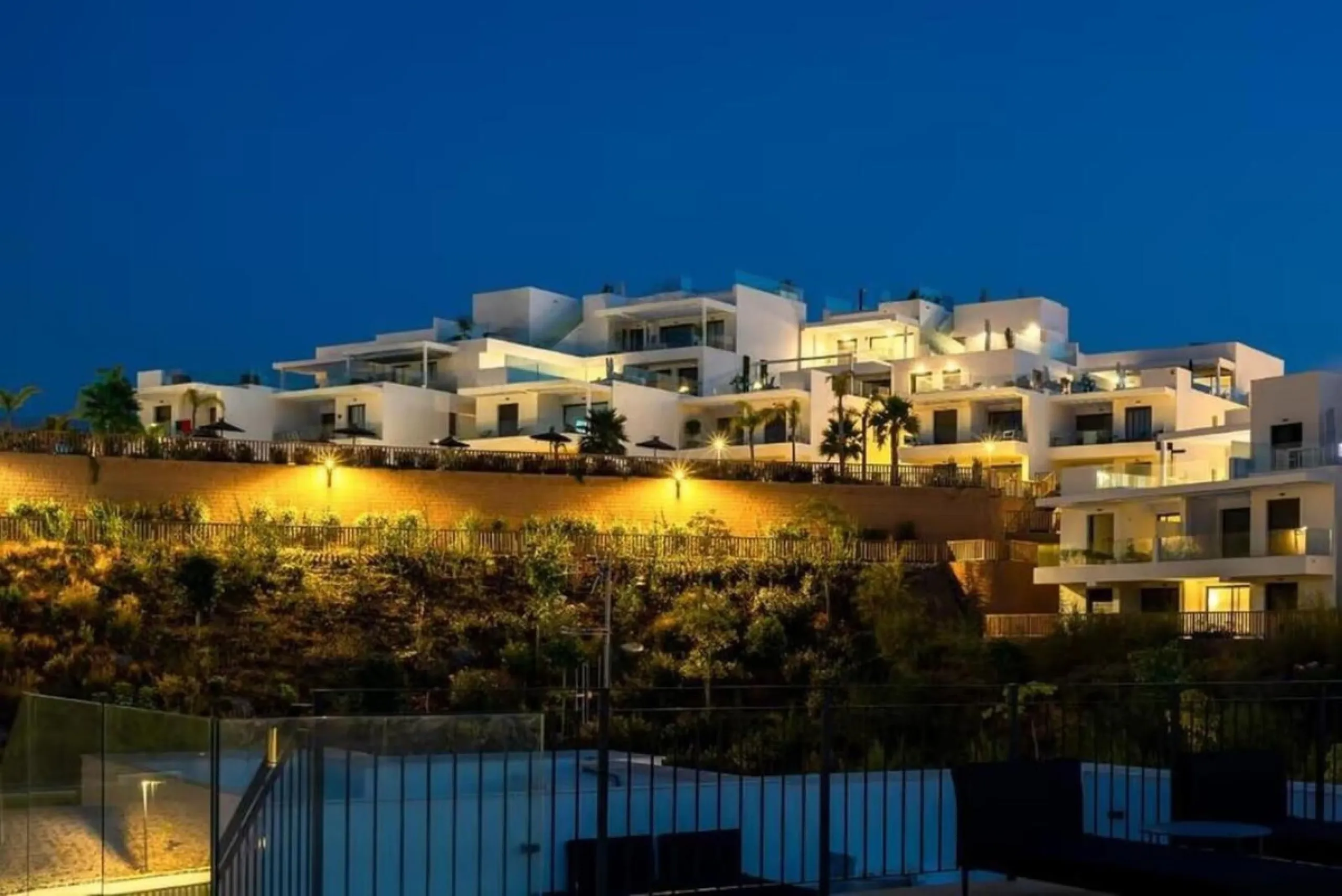 We present an extraordinary investment opportunity in the heart of the Costa del Sol - a luxury penthouse with proven success in vacation rentals.