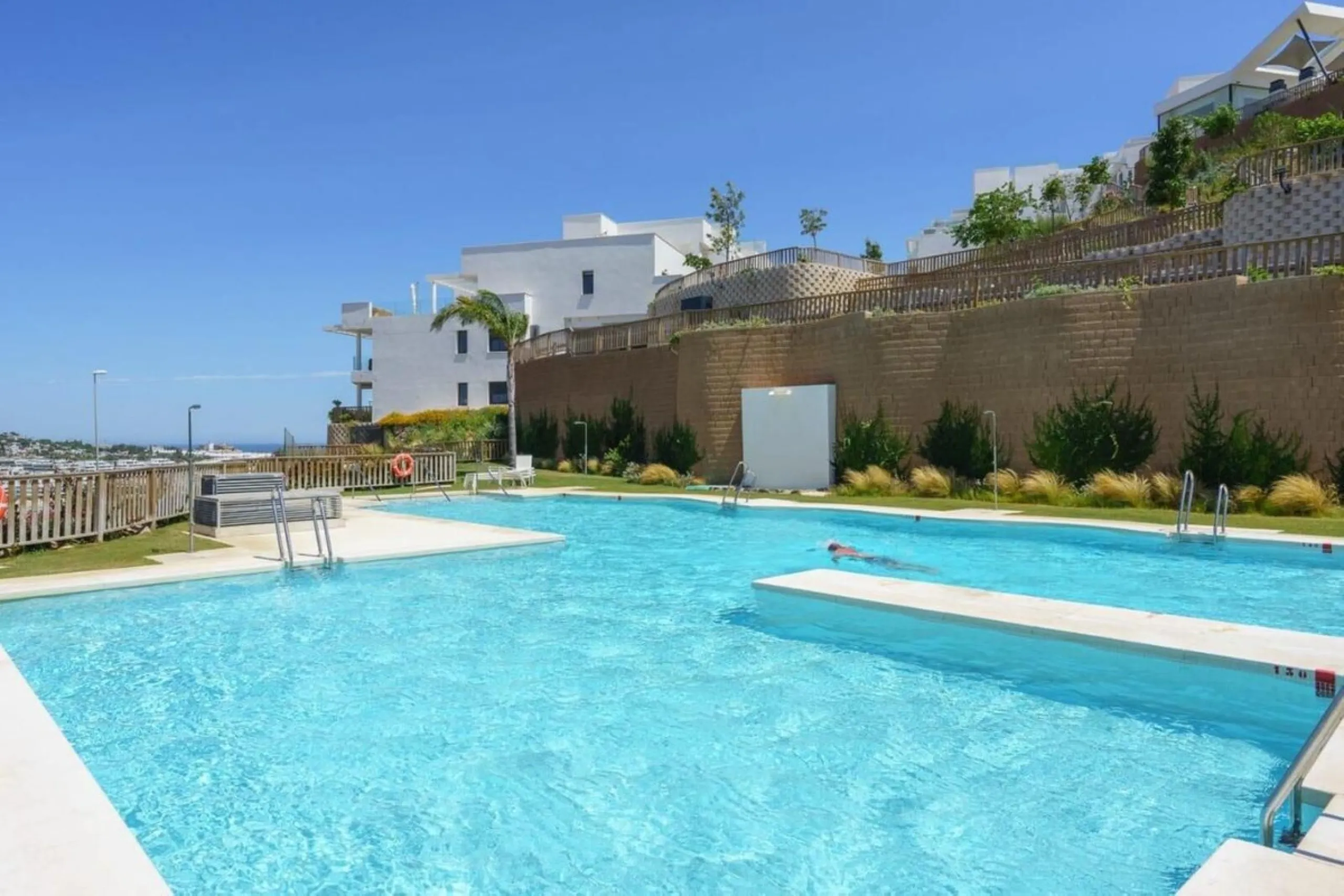 We present an extraordinary investment opportunity in the heart of the Costa del Sol - a luxury penthouse with proven success in vacation rentals.