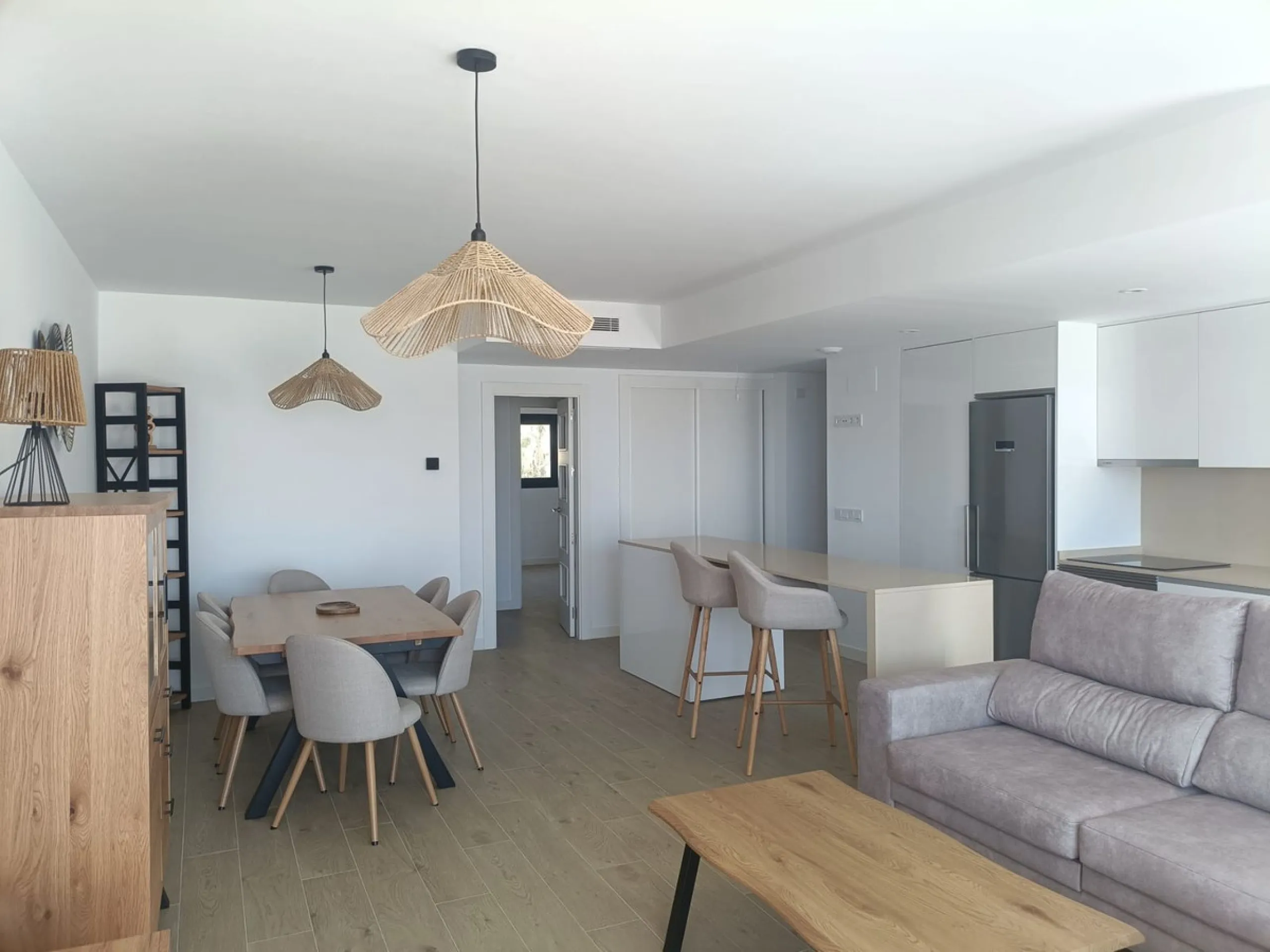 Brand new apartment for sale. Consists of 3 bedrooms, 2 bathrooms, living room with open plan kitchen and terrace with sea views. The orientation is south and the apartment is very bright. The parking space and storage room are included in the price. The 