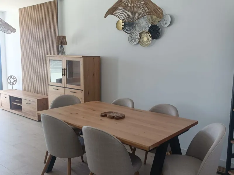 Brand new apartment for sale. Consists of 3 bedrooms, 2 bathrooms, living room with open plan kitchen and terrace with sea views. The orientation is south and the apartment is very bright. The parking space and storage room are included in the price. The 