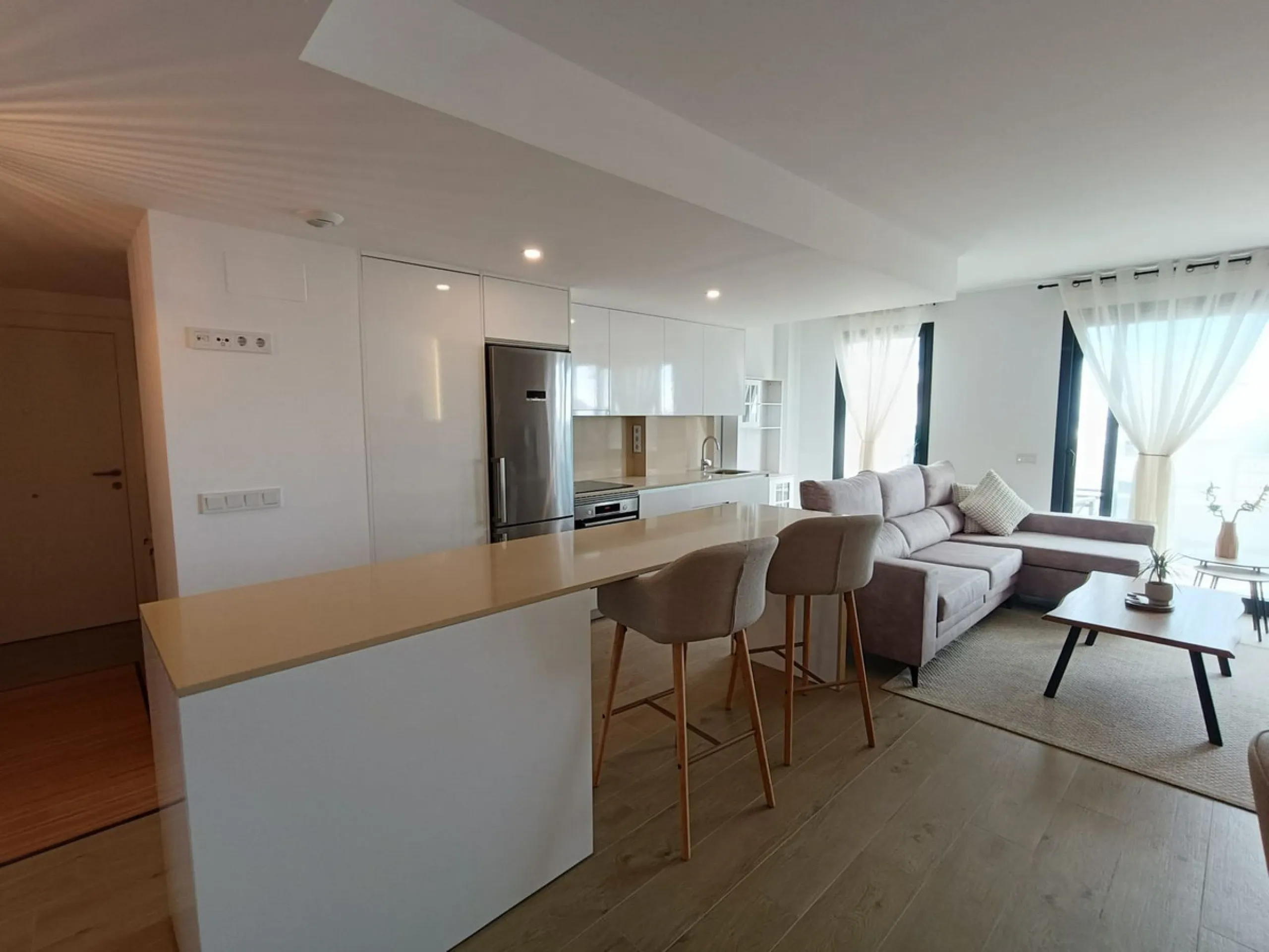 Brand new apartment for sale. Consists of 3 bedrooms, 2 bathrooms, living room with open plan kitchen and terrace with sea views. The orientation is south and the apartment is very bright. The parking space and storage room are included in the price. The 