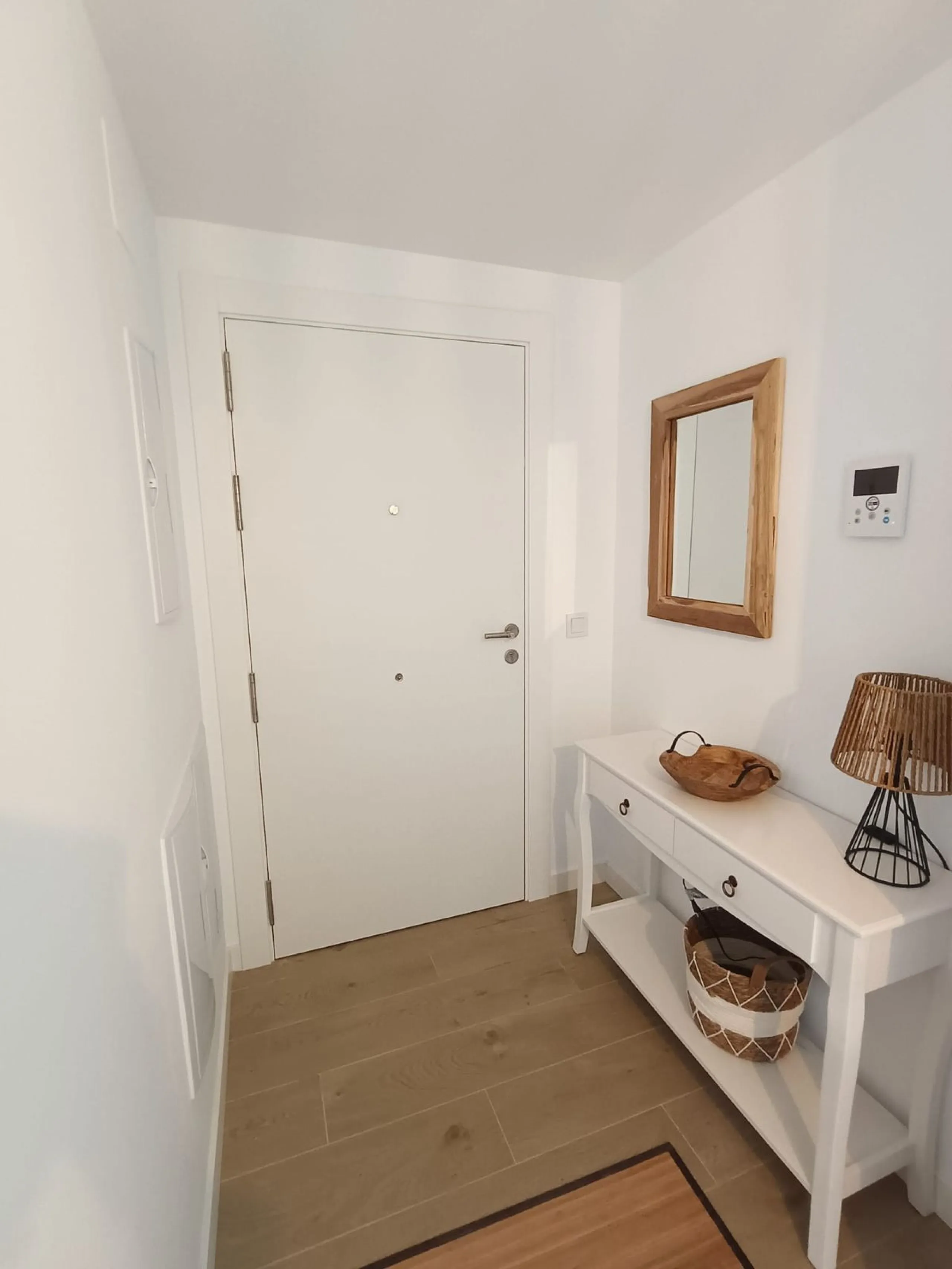 Brand new apartment for sale. Consists of 3 bedrooms, 2 bathrooms, living room with open plan kitchen and terrace with sea views. The orientation is south and the apartment is very bright. The parking space and storage room are included in the price. The 