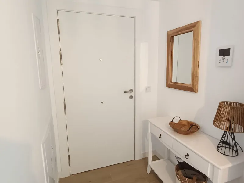 Brand new apartment for sale. Consists of 3 bedrooms, 2 bathrooms, living room with open plan kitchen and terrace with sea views. The orientation is south and the apartment is very bright. The parking space and storage room are included in the price. The 