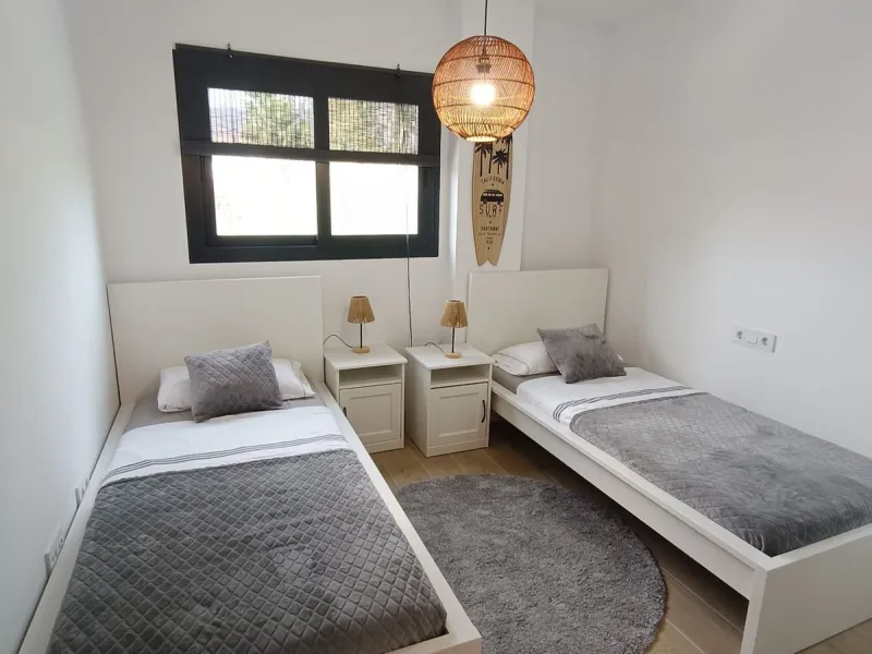 Brand new apartment for sale. Consists of 3 bedrooms, 2 bathrooms, living room with open plan kitchen and terrace with sea views. The orientation is south and the apartment is very bright. The parking space and storage room are included in the price. The 