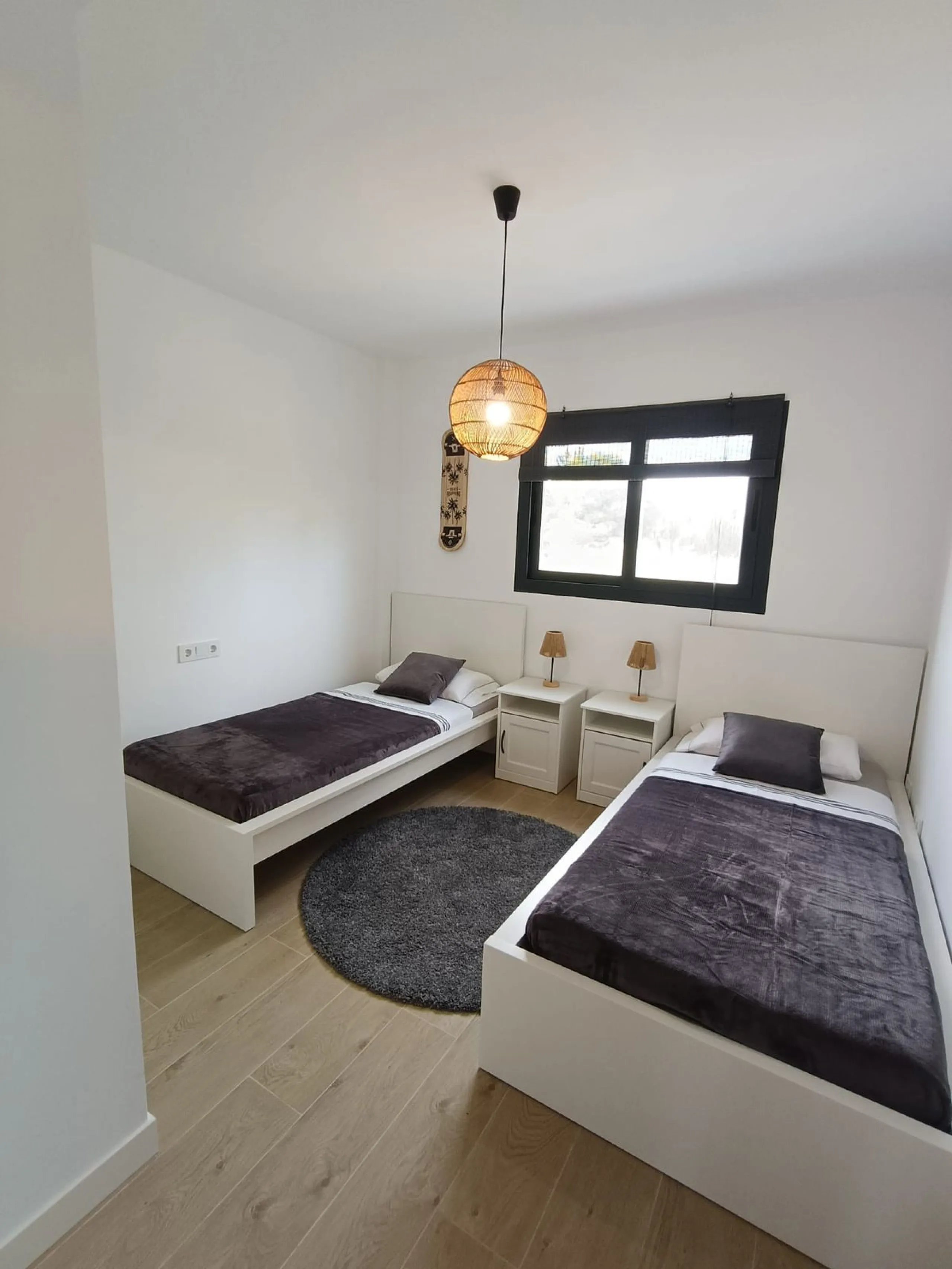 Brand new apartment for sale. Consists of 3 bedrooms, 2 bathrooms, living room with open plan kitchen and terrace with sea views. The orientation is south and the apartment is very bright. The parking space and storage room are included in the price. The 