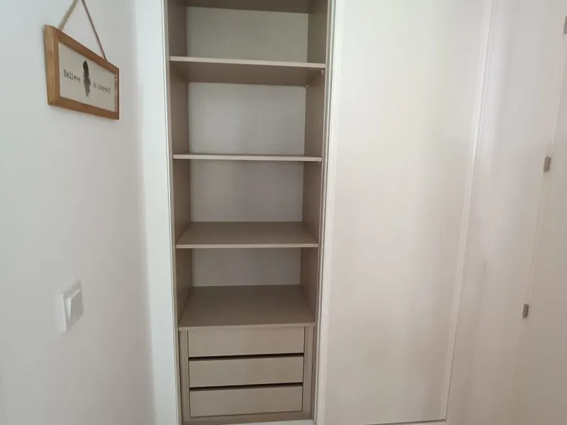 Brand new apartment for sale. Consists of 3 bedrooms, 2 bathrooms, living room with open plan kitchen and terrace with sea views. The orientation is south and the apartment is very bright. The parking space and storage room are included in the price. The 