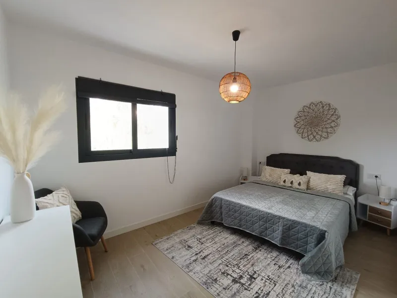 Brand new apartment for sale. Consists of 3 bedrooms, 2 bathrooms, living room with open plan kitchen and terrace with sea views. The orientation is south and the apartment is very bright. The parking space and storage room are included in the price. The 