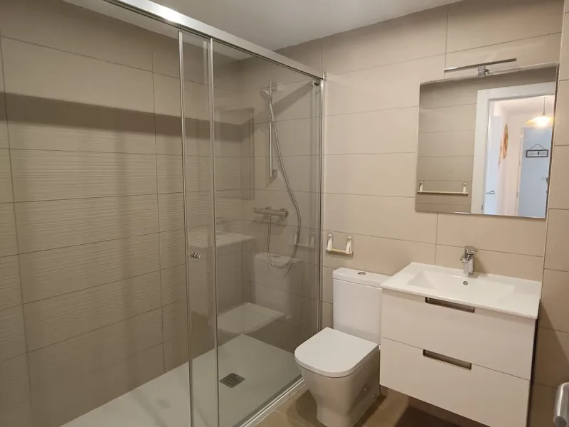 Brand new apartment for sale. Consists of 3 bedrooms, 2 bathrooms, living room with open plan kitchen and terrace with sea views. The orientation is south and the apartment is very bright. The parking space and storage room are included in the price. The 