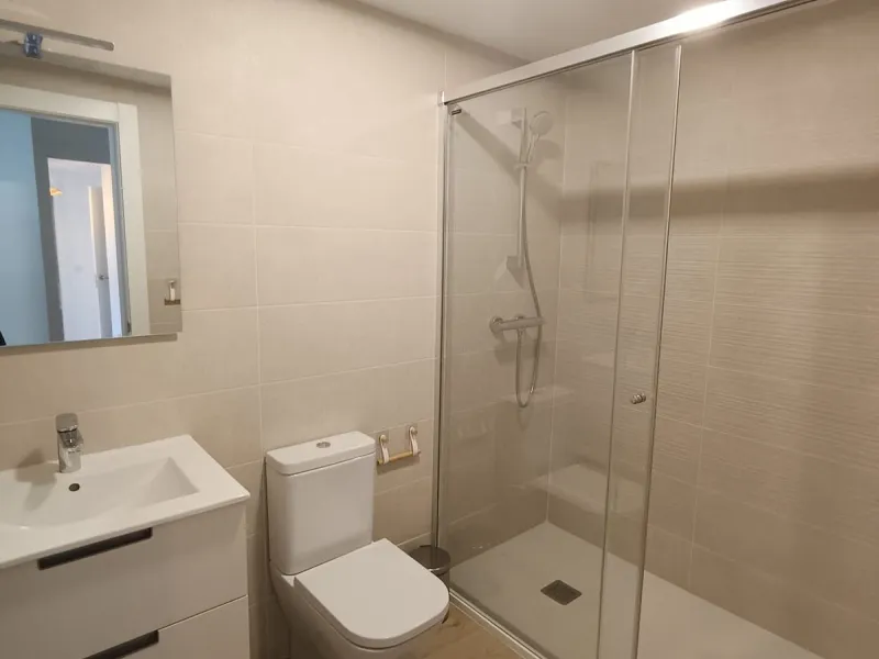 Brand new apartment for sale. Consists of 3 bedrooms, 2 bathrooms, living room with open plan kitchen and terrace with sea views. The orientation is south and the apartment is very bright. The parking space and storage room are included in the price. The 