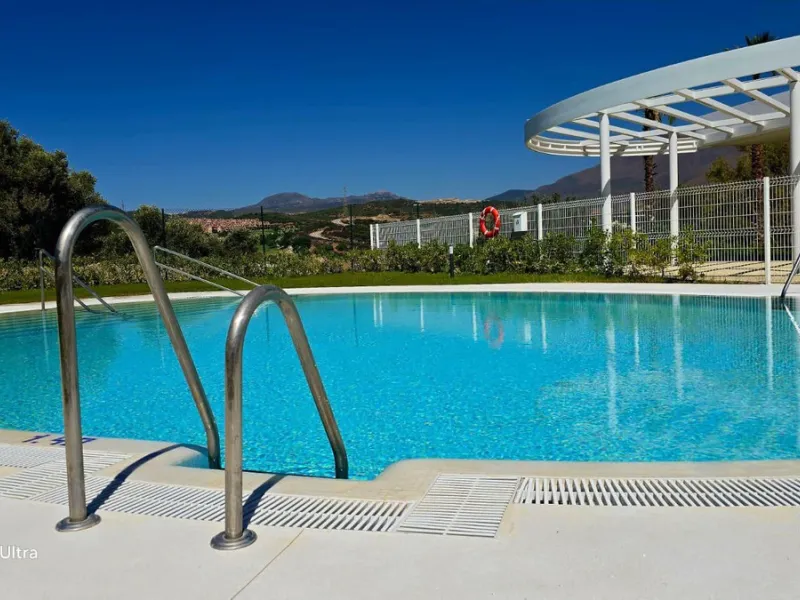 Brand new apartment for sale. Consists of 3 bedrooms, 2 bathrooms, living room with open plan kitchen and terrace with sea views. The orientation is south and the apartment is very bright. The parking space and storage room are included in the price. The 