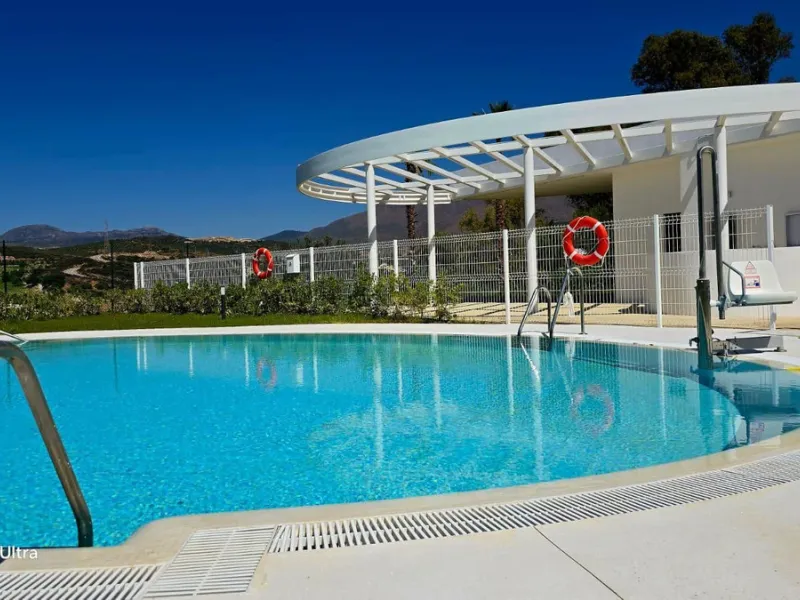 Brand new apartment for sale. Consists of 3 bedrooms, 2 bathrooms, living room with open plan kitchen and terrace with sea views. The orientation is south and the apartment is very bright. The parking space and storage room are included in the price. The 