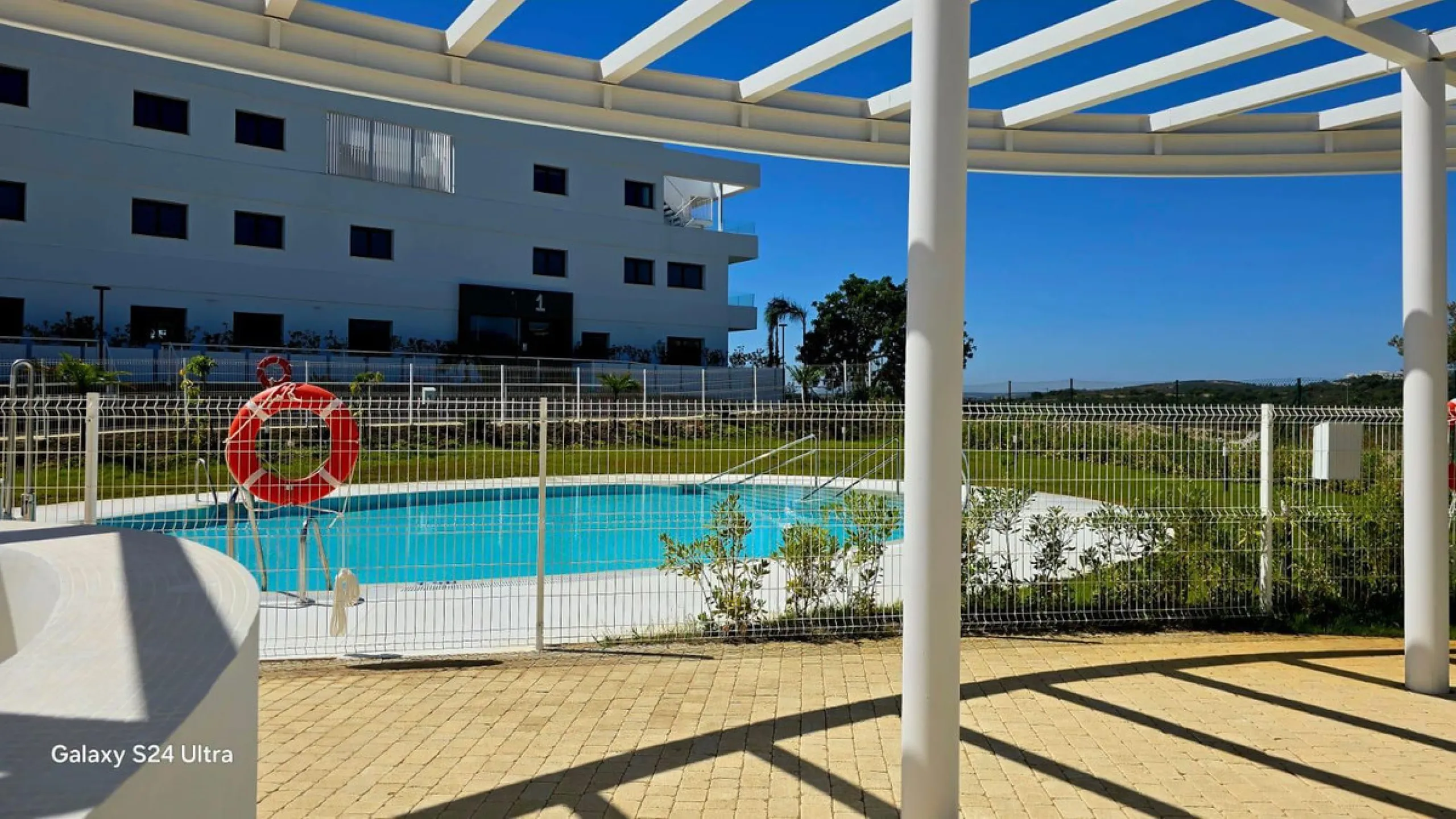 Brand new apartment for sale. Consists of 3 bedrooms, 2 bathrooms, living room with open plan kitchen and terrace with sea views. The orientation is south and the apartment is very bright. The parking space and storage room are included in the price. The 