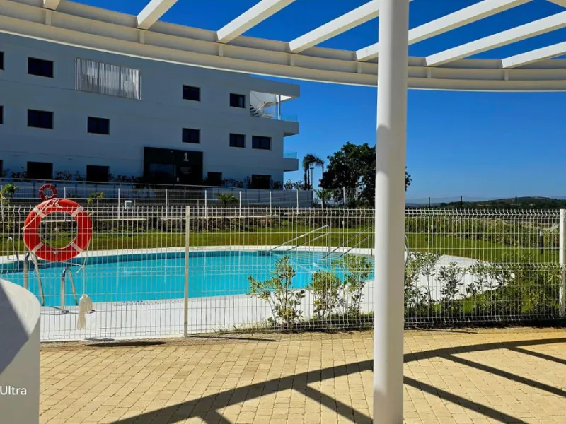 Brand new apartment for sale. Consists of 3 bedrooms, 2 bathrooms, living room with open plan kitchen and terrace with sea views. The orientation is south and the apartment is very bright. The parking space and storage room are included in the price. The 