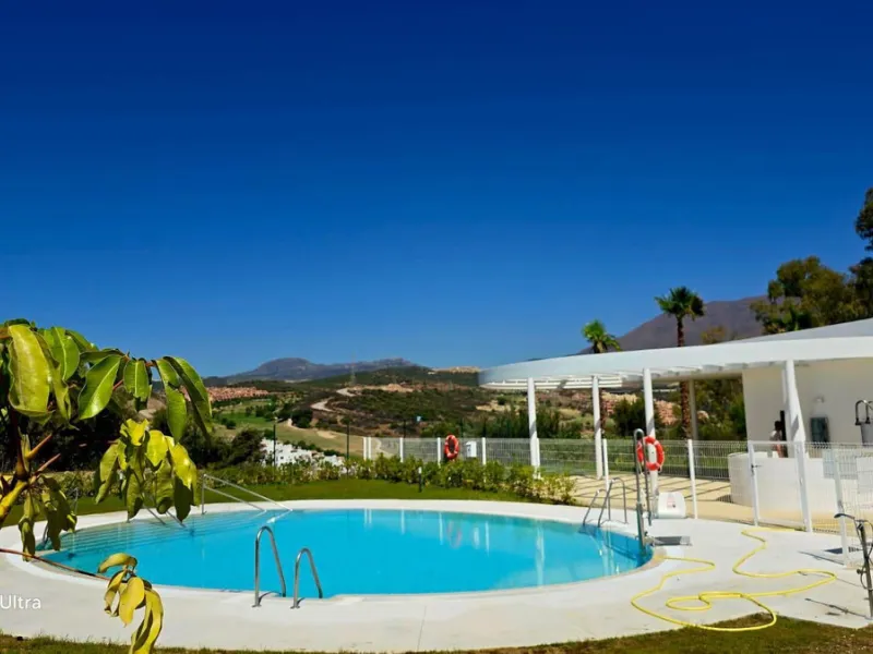 Brand new apartment for sale. Consists of 3 bedrooms, 2 bathrooms, living room with open plan kitchen and terrace with sea views. The orientation is south and the apartment is very bright. The parking space and storage room are included in the price. The 