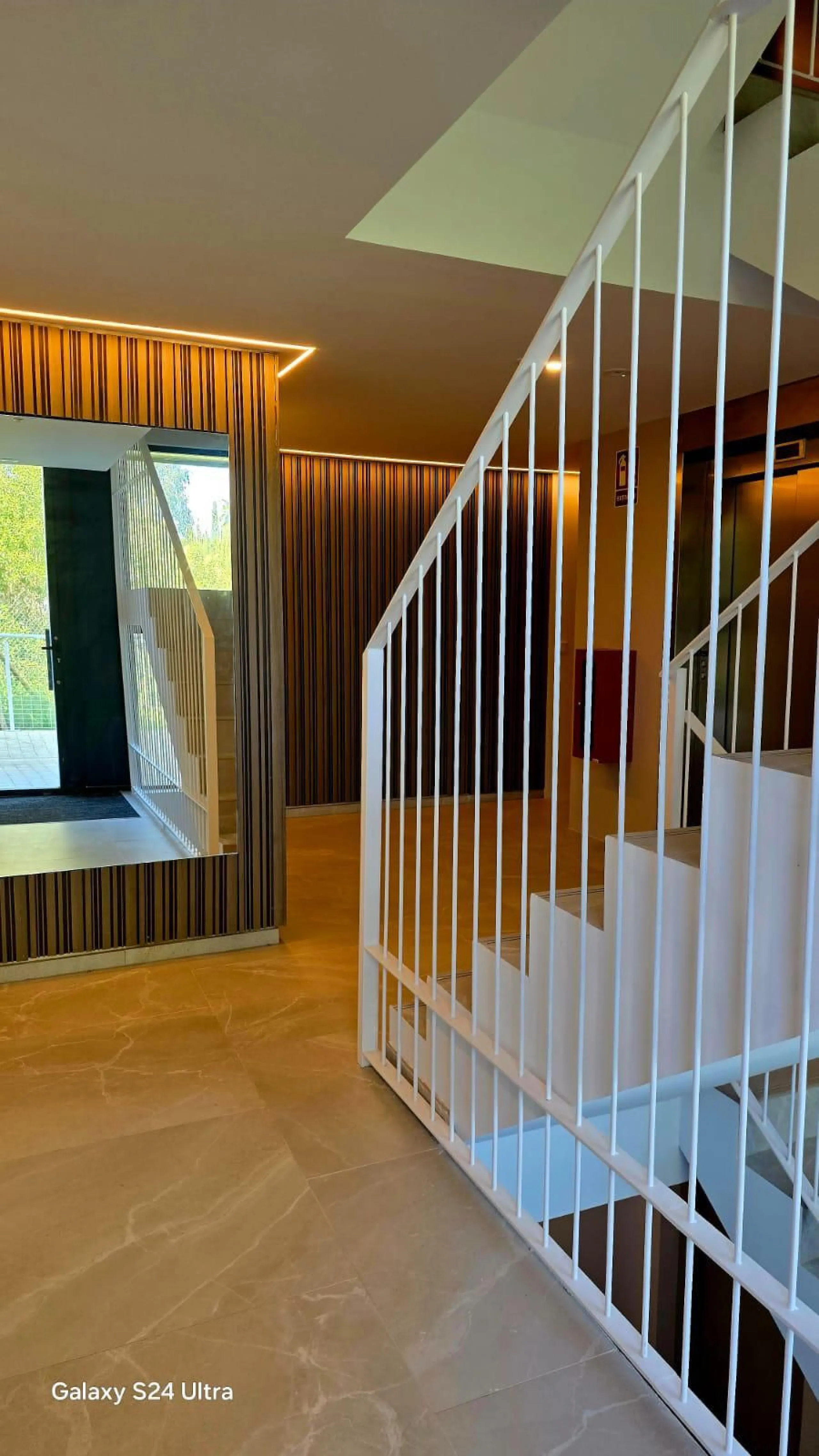 Brand new apartment for sale. Consists of 3 bedrooms, 2 bathrooms, living room with open plan kitchen and terrace with sea views. The orientation is south and the apartment is very bright. The parking space and storage room are included in the price. The 