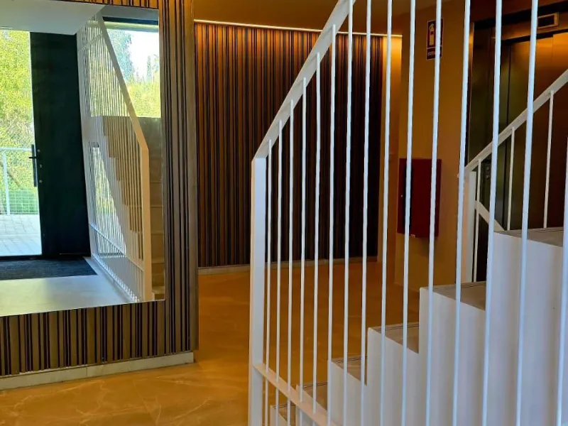 Brand new apartment for sale. Consists of 3 bedrooms, 2 bathrooms, living room with open plan kitchen and terrace with sea views. The orientation is south and the apartment is very bright. The parking space and storage room are included in the price. The 
