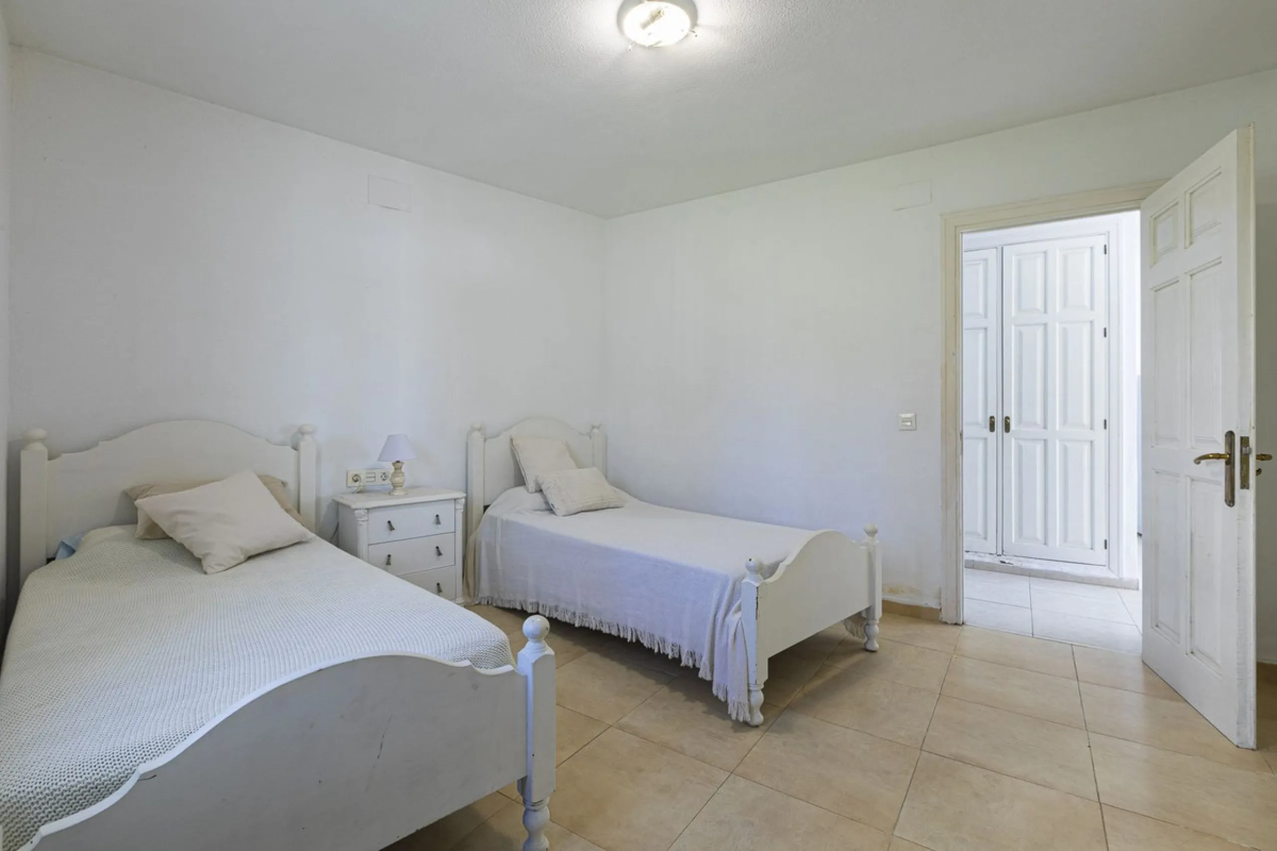 Exceptional apartment on the beachfront with spectacular sea views.