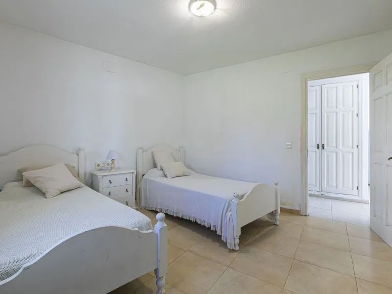 Exceptional apartment on the beachfront with spectacular sea views.
