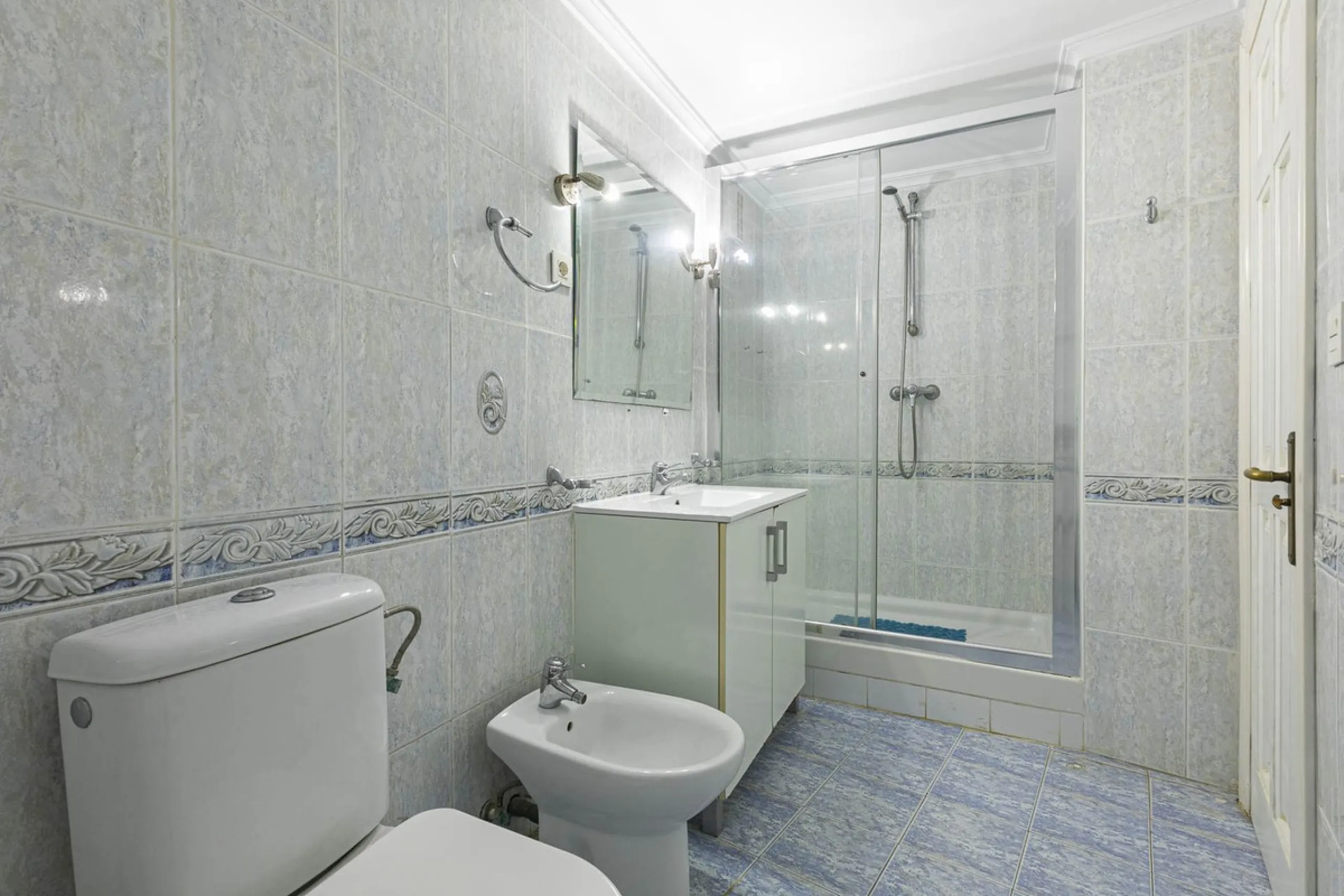 Exceptional apartment on the beachfront with spectacular sea views.