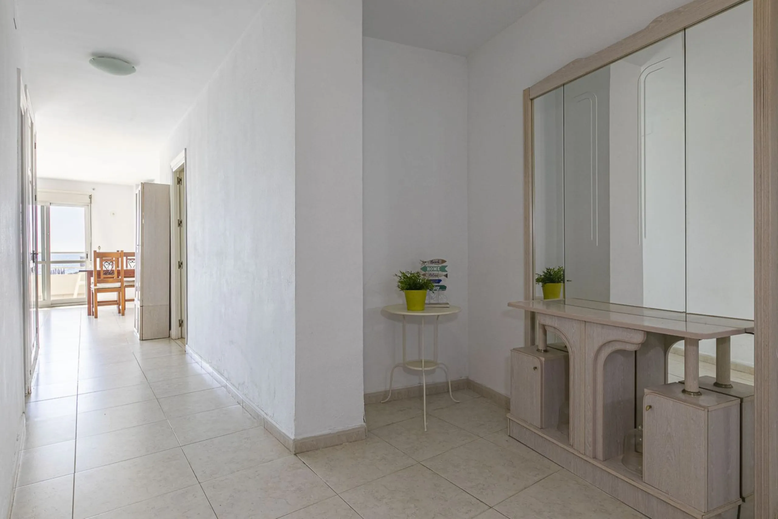 Exceptional apartment on the beachfront with spectacular sea views.
