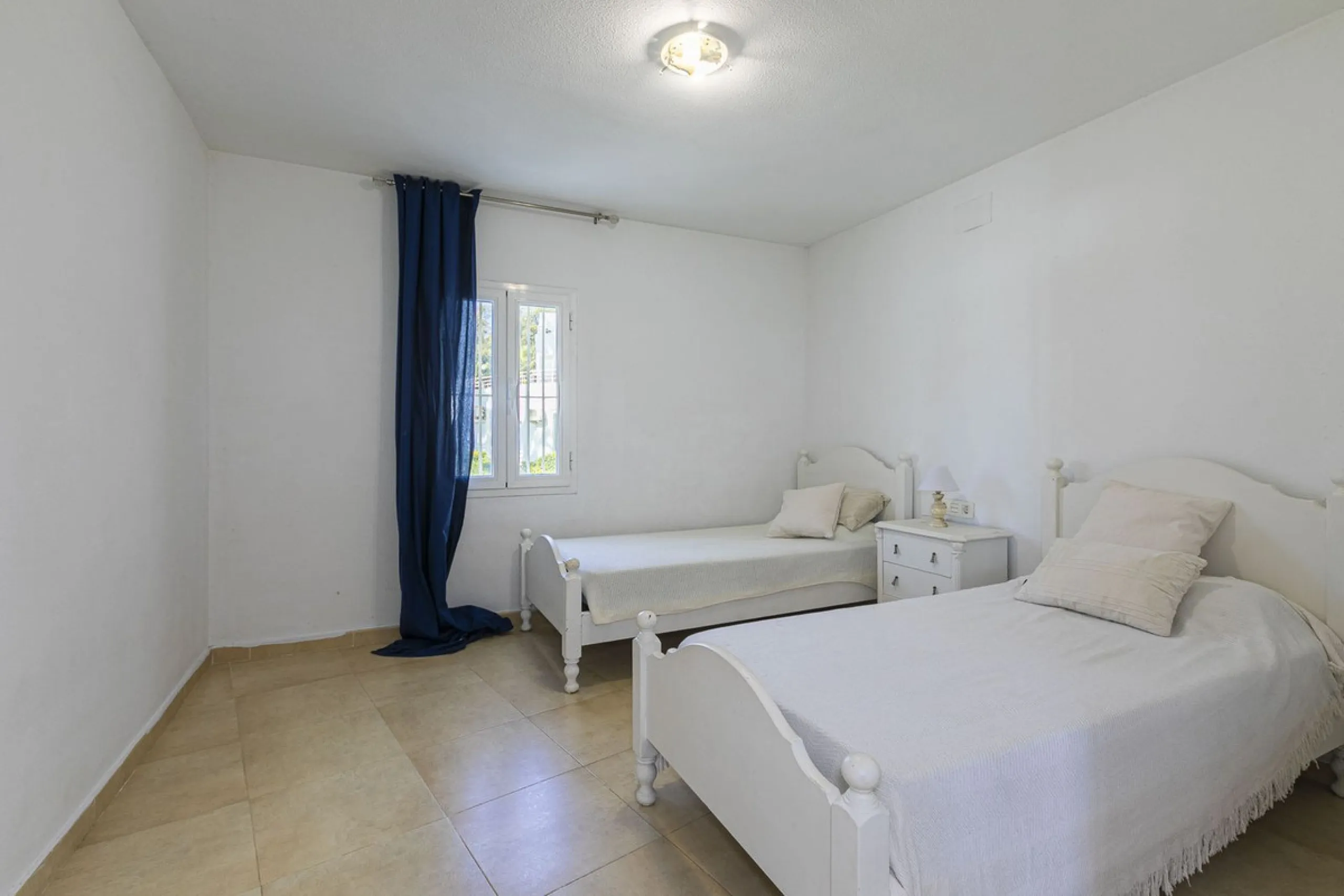 Exceptional apartment on the beachfront with spectacular sea views.