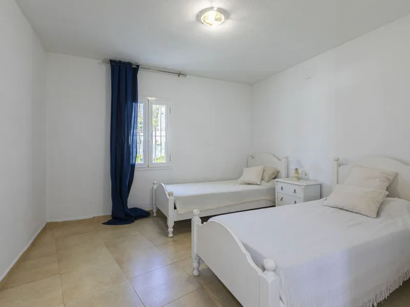 Exceptional apartment on the beachfront with spectacular sea views.