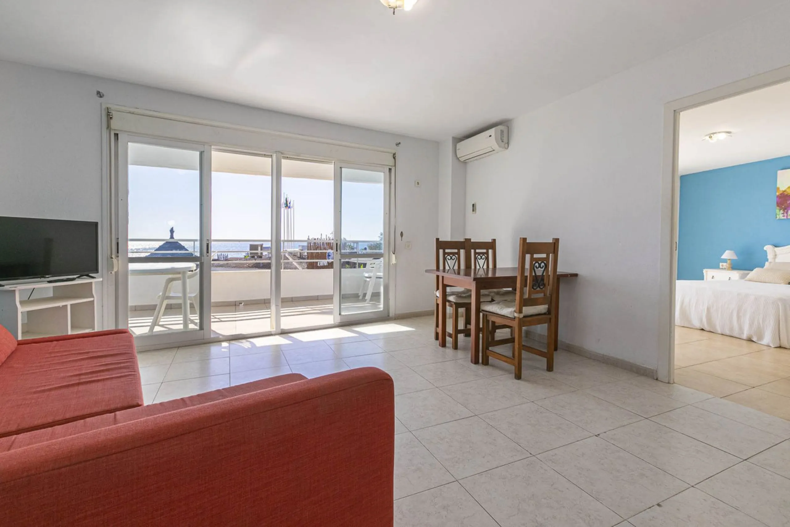 Exceptional apartment on the beachfront with spectacular sea views.