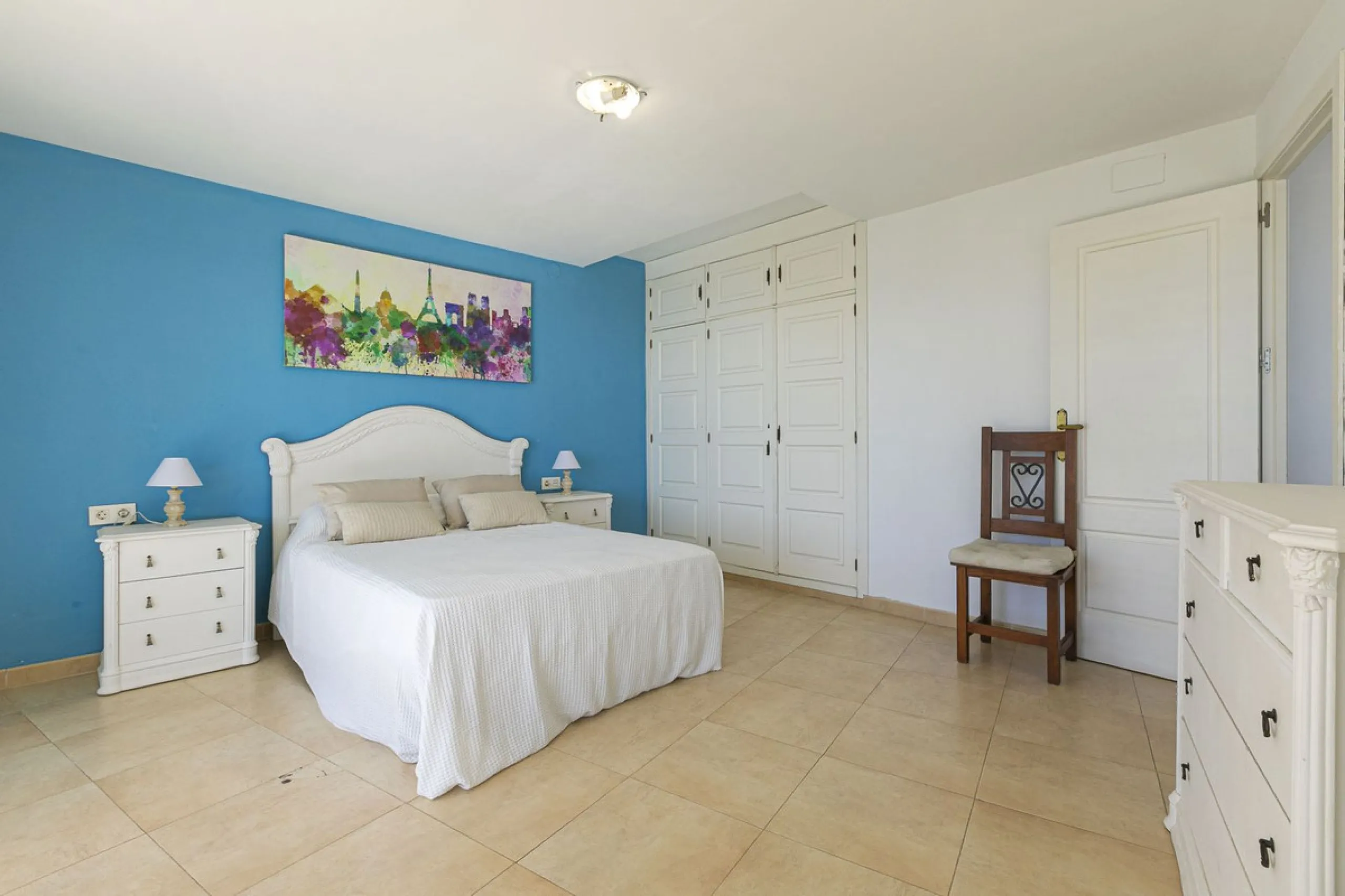Exceptional apartment on the beachfront with spectacular sea views.