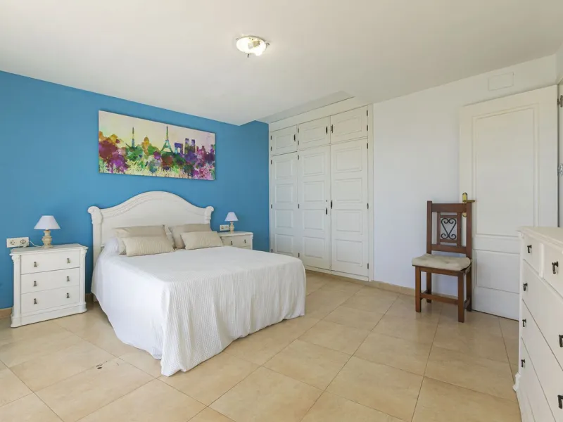 Exceptional apartment on the beachfront with spectacular sea views.