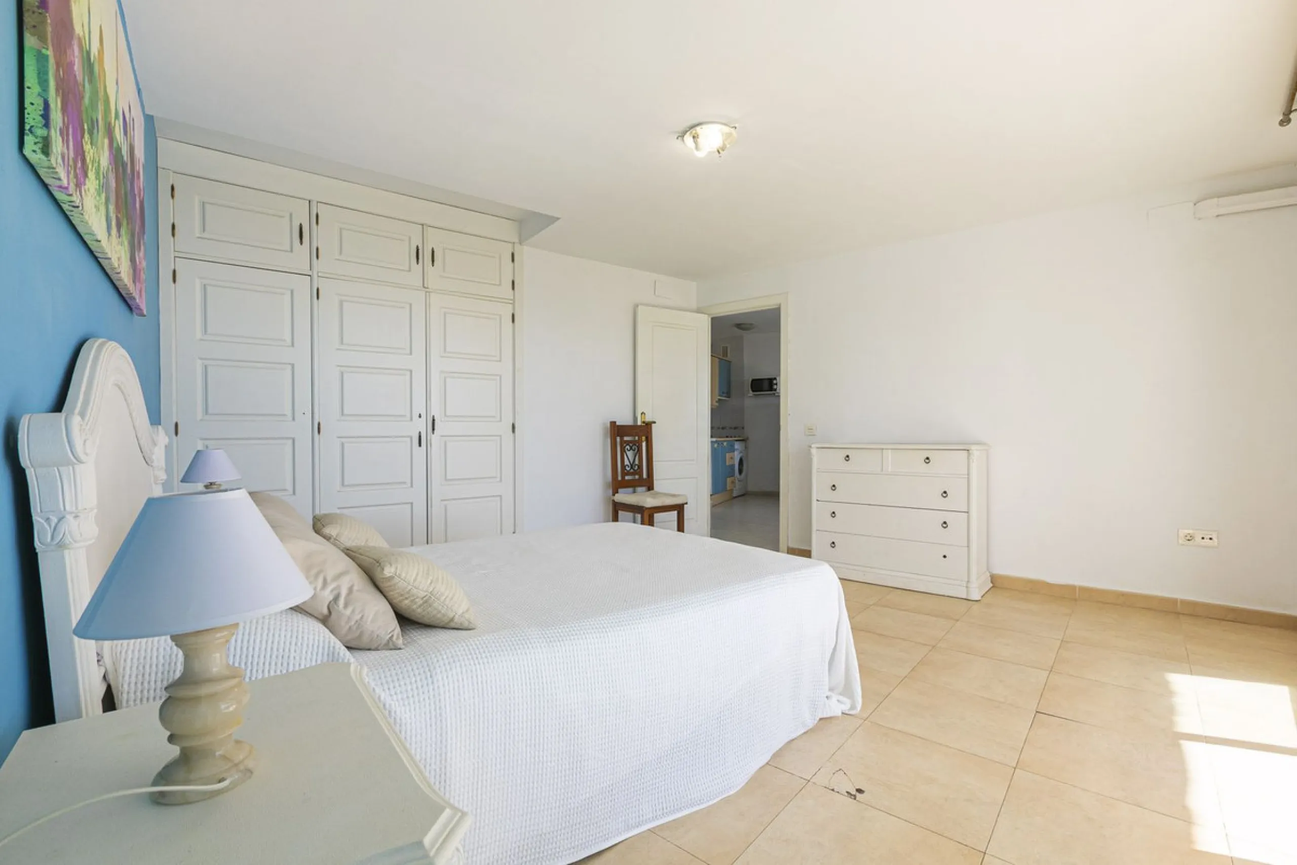 Exceptional apartment on the beachfront with spectacular sea views.