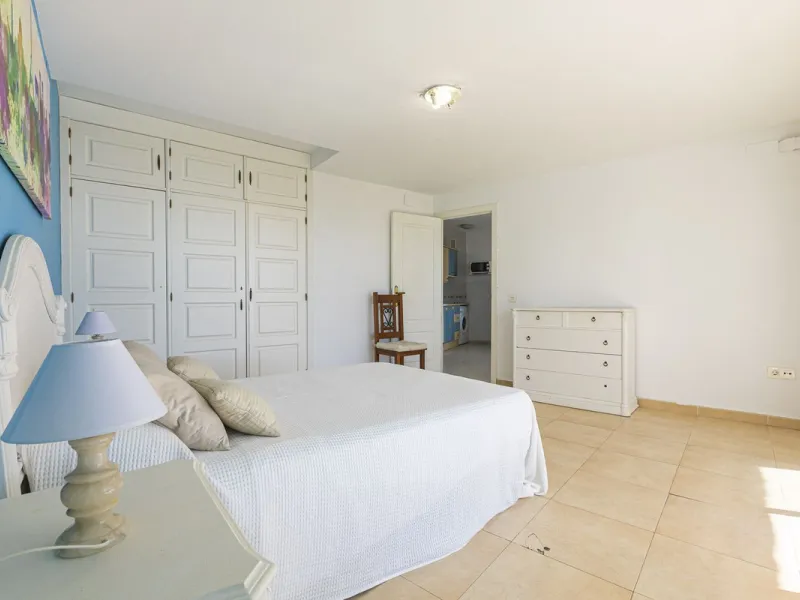 Exceptional apartment on the beachfront with spectacular sea views.
