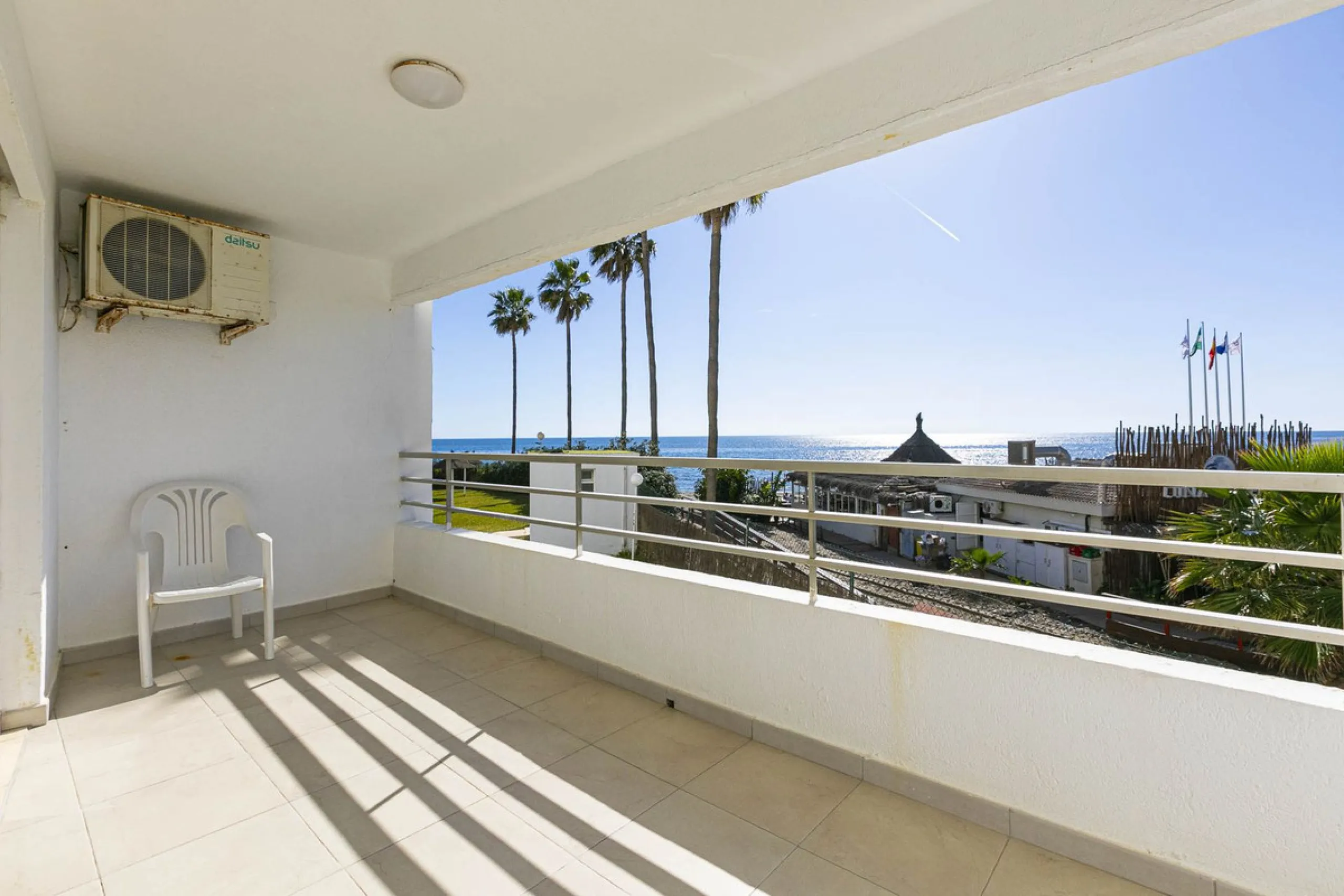 Exceptional apartment on the beachfront with spectacular sea views.