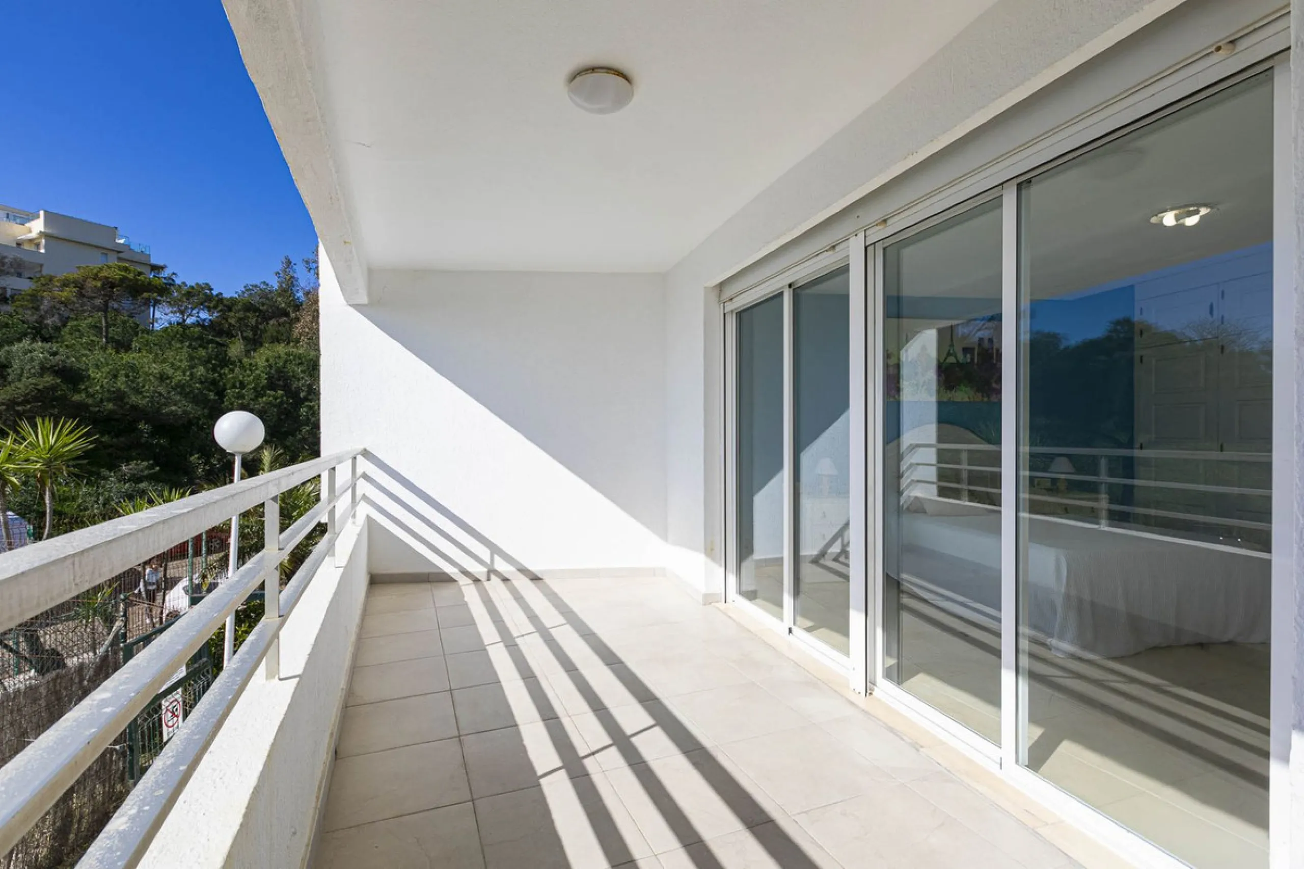Exceptional apartment on the beachfront with spectacular sea views.
