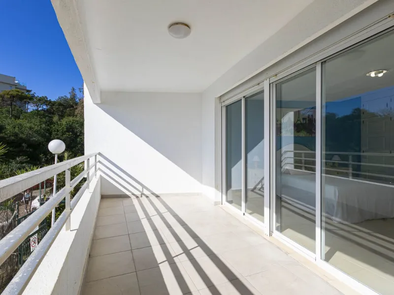 Exceptional apartment on the beachfront with spectacular sea views.