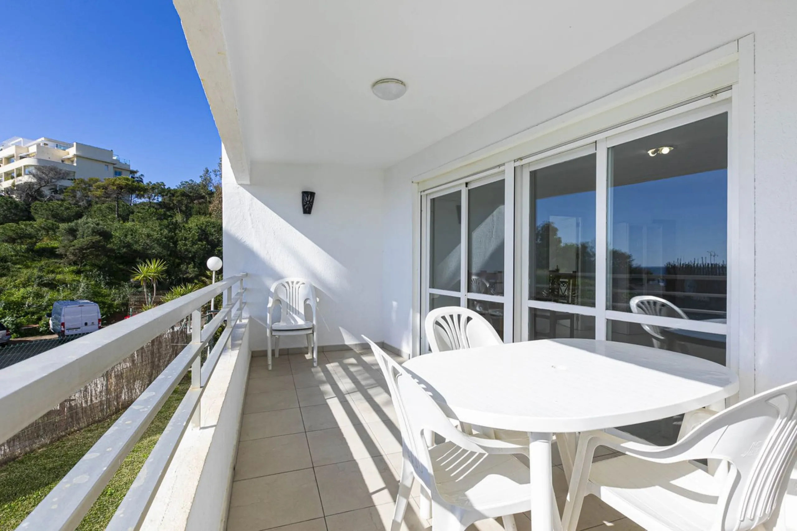 Exceptional apartment on the beachfront with spectacular sea views.