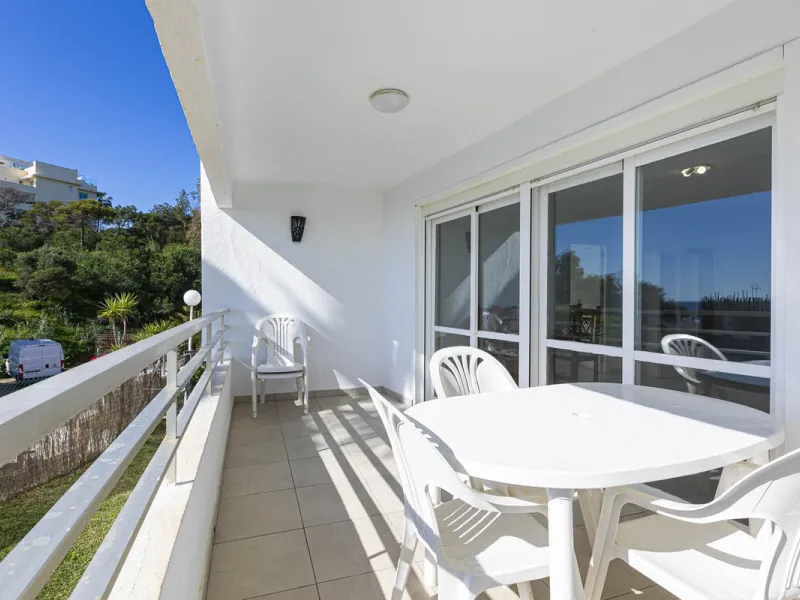 Exceptional apartment on the beachfront with spectacular sea views.
