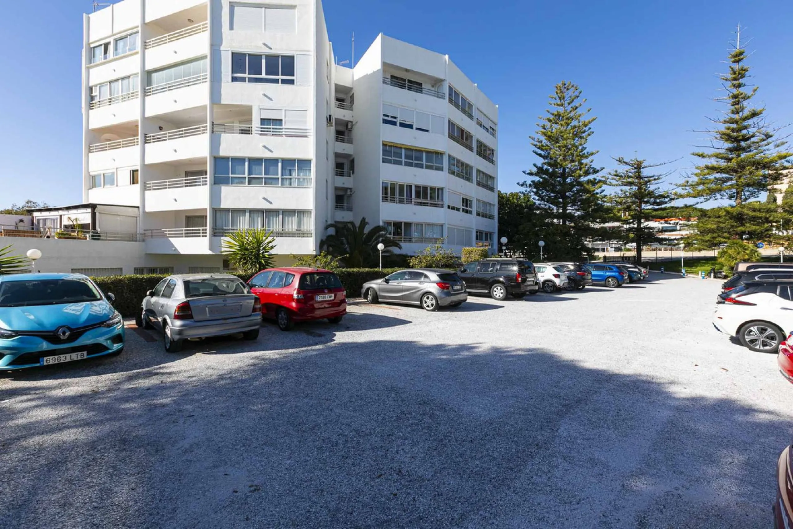 Exceptional apartment on the beachfront with spectacular sea views.