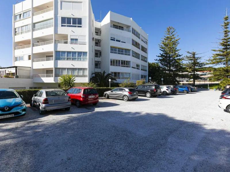 Exceptional apartment on the beachfront with spectacular sea views.