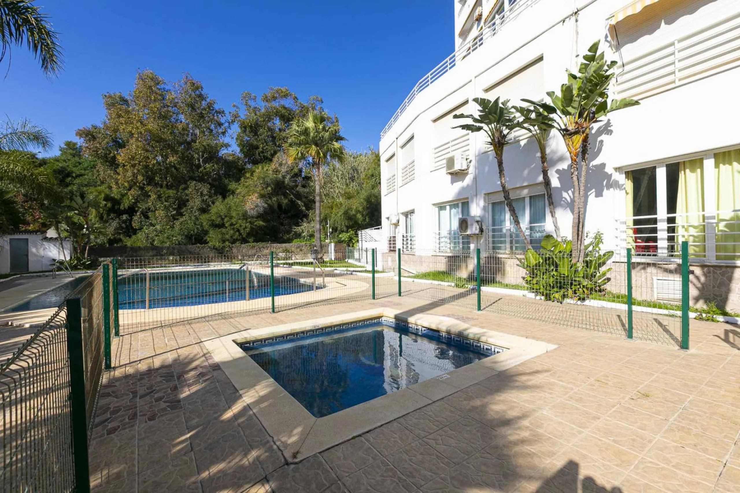 Exceptional apartment on the beachfront with spectacular sea views.