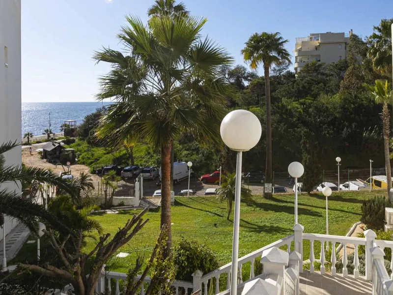 Exceptional apartment on the beachfront with spectacular sea views.