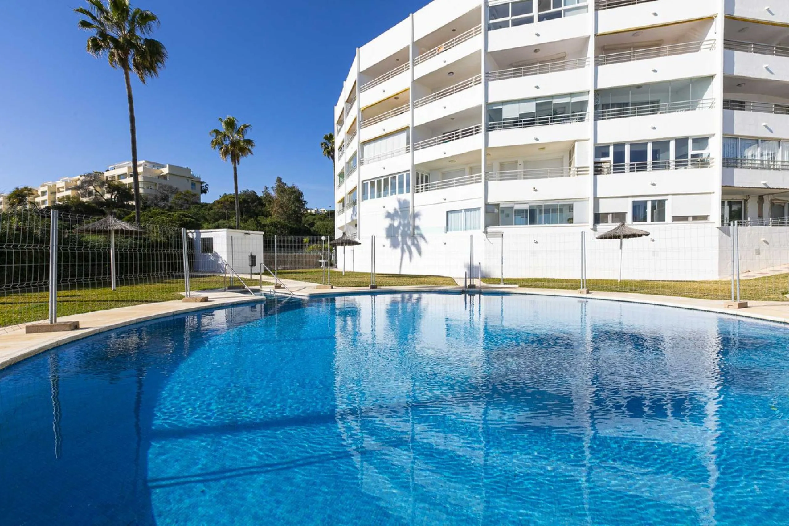 Exceptional apartment on the beachfront with spectacular sea views.