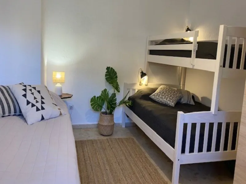 Villa within walking distance to the beach for sale in Calahonda, Mijas Costa. This villa was renovated (2023/2024) in most areas and a brand new terrace and pool area have been built. You find that the pool is heated, a barbecue area, an outside dining a