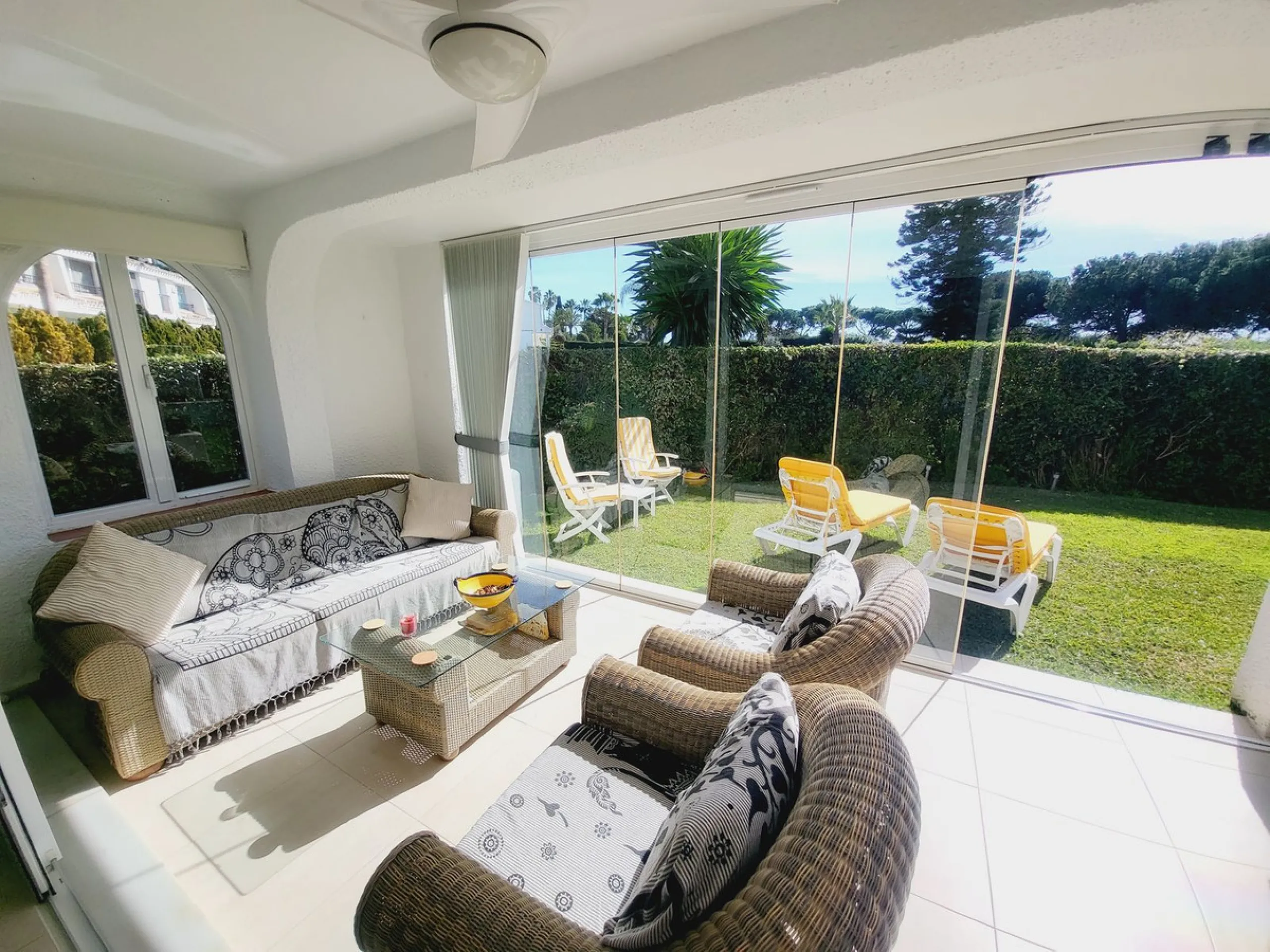 SPECTACULAR TOWNHOUSE SITUATED IN THE MUCH SOUGHT AFTER MIRAFLORES URBANISATION AND LOCATED JUST 2-3 MINUTES WALK TO THE BEACH AND WITH A WIDE RANGE OF AMENITIES RIGHT ON THE DOORSTEP.
