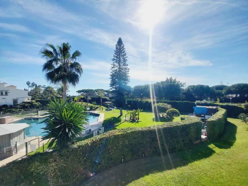 SPECTACULAR TOWNHOUSE SITUATED IN THE MUCH SOUGHT AFTER MIRAFLORES URBANISATION AND LOCATED JUST 2-3 MINUTES WALK TO THE BEACH AND WITH A WIDE RANGE OF AMENITIES RIGHT ON THE DOORSTEP.