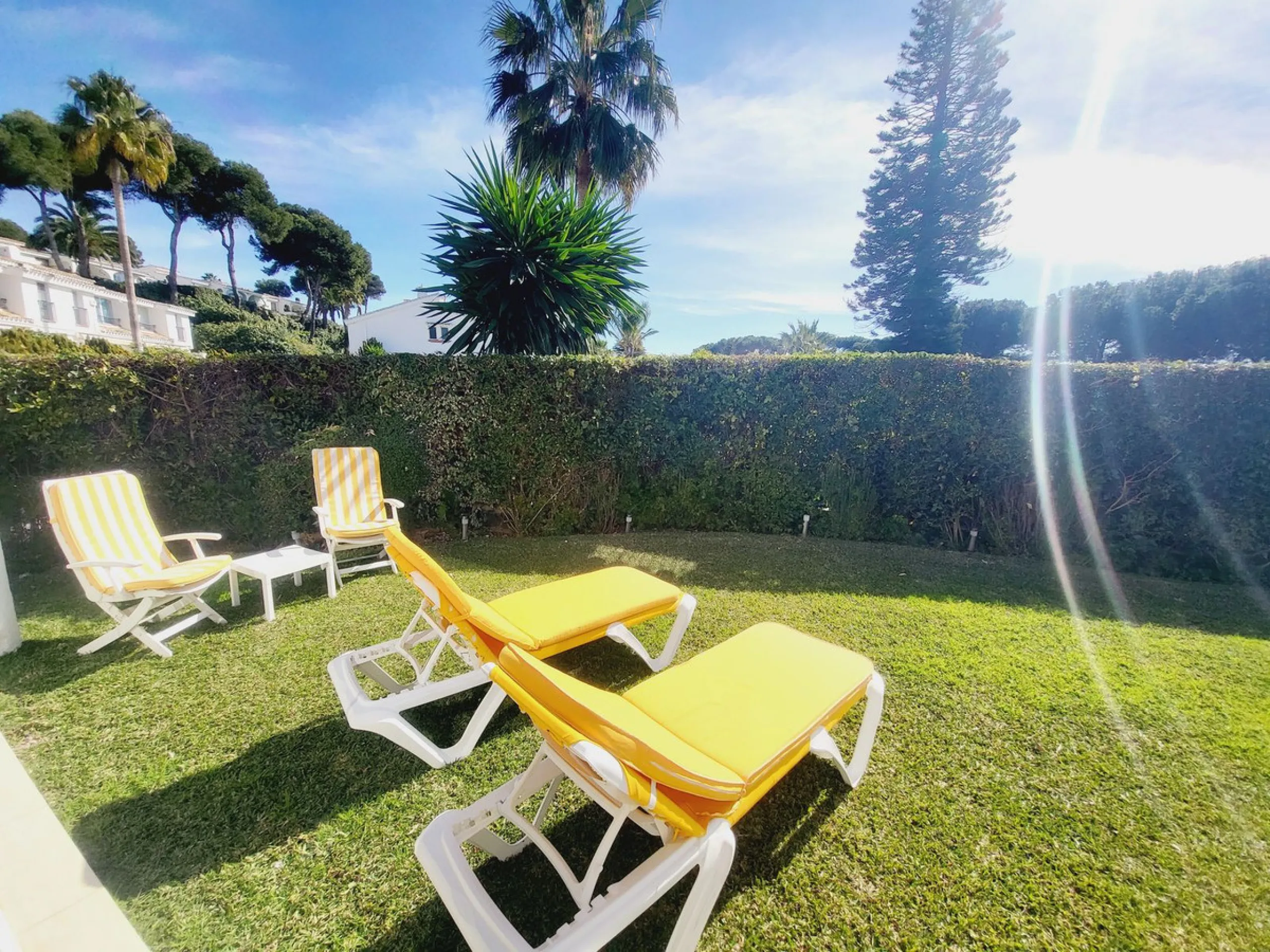 SPECTACULAR TOWNHOUSE SITUATED IN THE MUCH SOUGHT AFTER MIRAFLORES URBANISATION AND LOCATED JUST 2-3 MINUTES WALK TO THE BEACH AND WITH A WIDE RANGE OF AMENITIES RIGHT ON THE DOORSTEP.