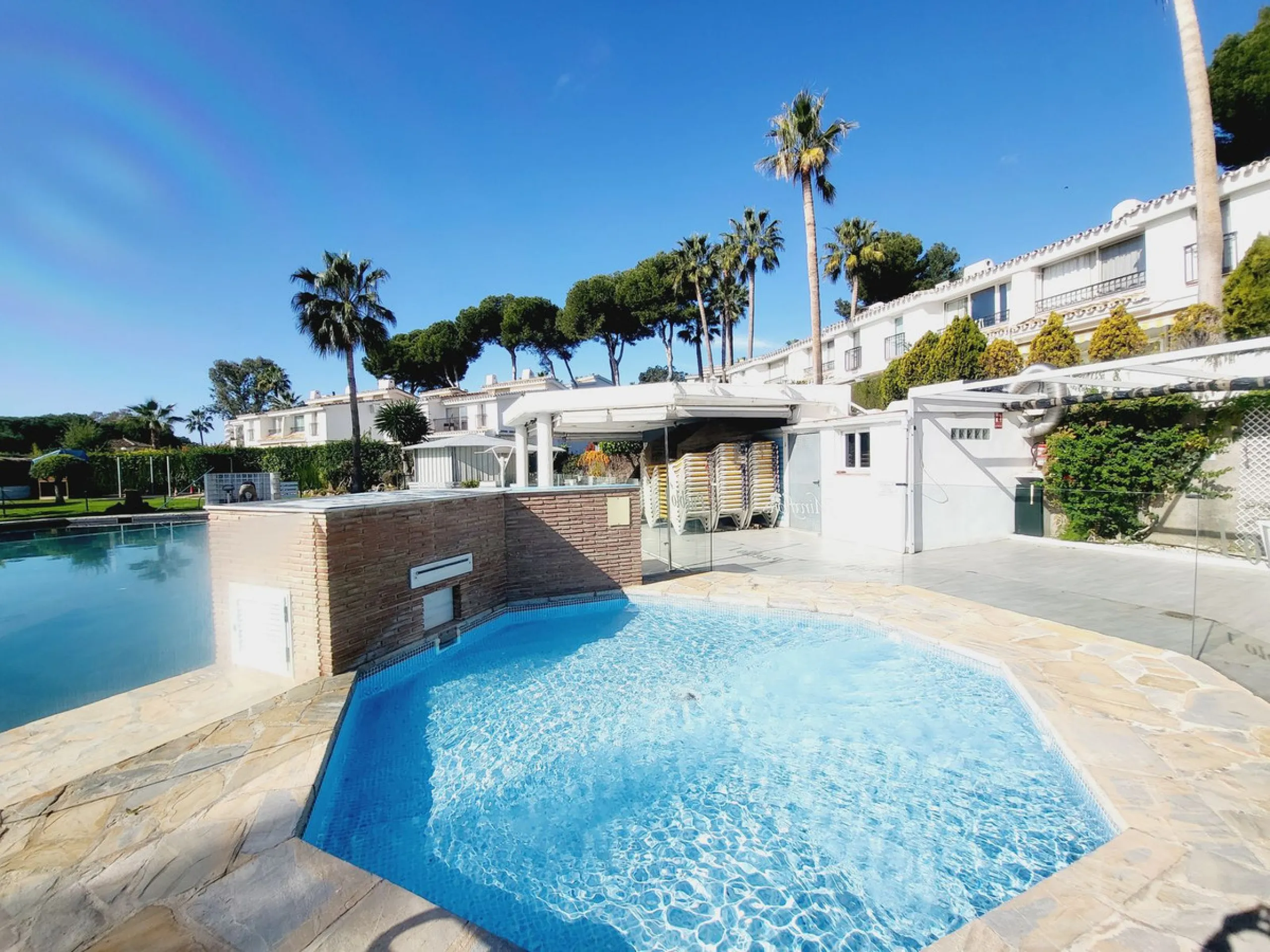 SPECTACULAR TOWNHOUSE SITUATED IN THE MUCH SOUGHT AFTER MIRAFLORES URBANISATION AND LOCATED JUST 2-3 MINUTES WALK TO THE BEACH AND WITH A WIDE RANGE OF AMENITIES RIGHT ON THE DOORSTEP.