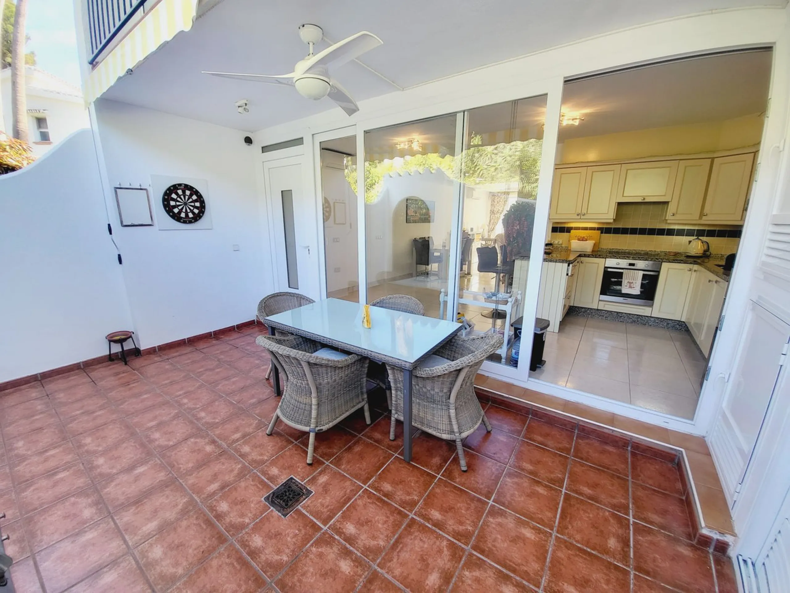 SPECTACULAR TOWNHOUSE SITUATED IN THE MUCH SOUGHT AFTER MIRAFLORES URBANISATION AND LOCATED JUST 2-3 MINUTES WALK TO THE BEACH AND WITH A WIDE RANGE OF AMENITIES RIGHT ON THE DOORSTEP.