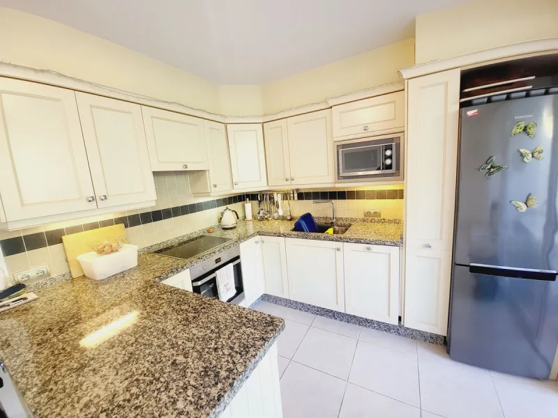SPECTACULAR TOWNHOUSE SITUATED IN THE MUCH SOUGHT AFTER MIRAFLORES URBANISATION AND LOCATED JUST 2-3 MINUTES WALK TO THE BEACH AND WITH A WIDE RANGE OF AMENITIES RIGHT ON THE DOORSTEP.